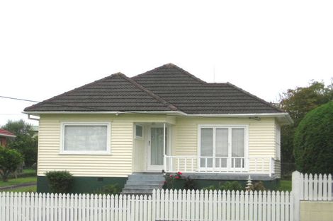 Photo of property in 34 Buscomb Avenue, Henderson, Auckland, 0610