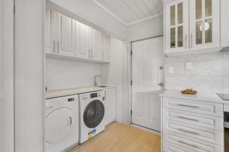 Photo of property in 2/30 Glen Vista Place, Bayview, Auckland, 0629