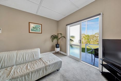 Photo of property in 72 Broadway, Waitara, 4320