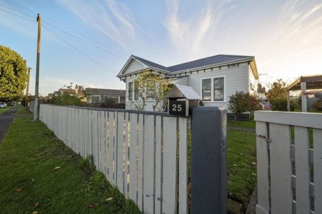 Photo of property in 25 Milmoe Street, Hawera, 4610