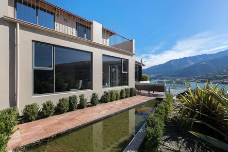 Photo of property in 17 Milward Place, Kelvin Heights, Queenstown, 9300