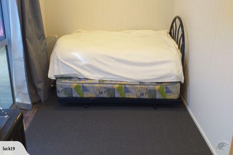 Photo of property in 28 Golf Road, New Lynn, Auckland, 0600