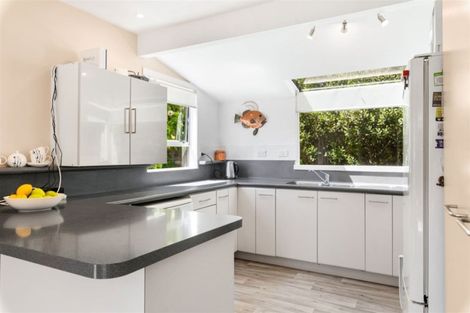 Photo of property in 14 Derwent Crescent, Titirangi, Auckland, 0604