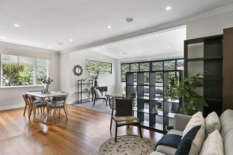 Photo of property in 73 Hungerford Road, Houghton Bay, Wellington, 6023