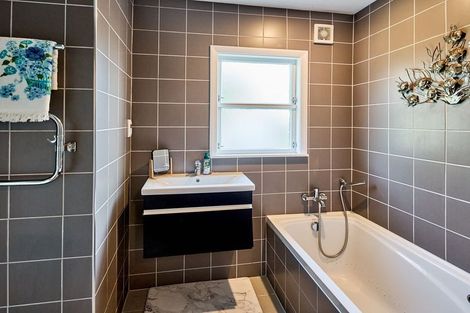 Photo of property in 70 Winara Avenue, Waikanae, 5036