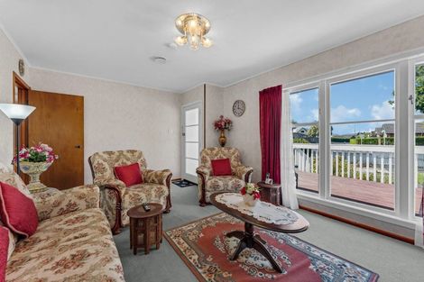 Photo of property in 71 Beach Road, Te Atatu Peninsula, Auckland, 0610