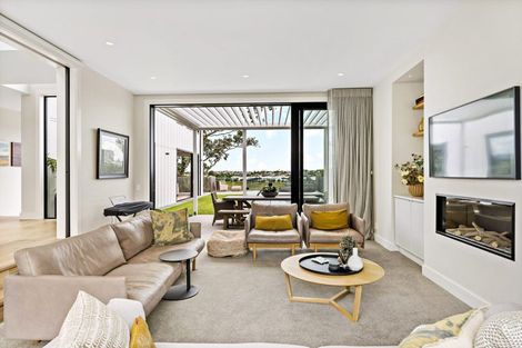 Photo of property in 71a Ngataringa Road, Devonport, Auckland, 0624