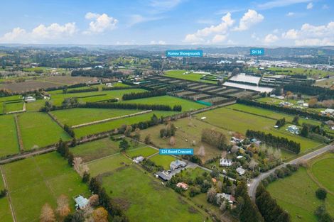 Photo of property in 124 Boord Crescent, Kumeu, 0891