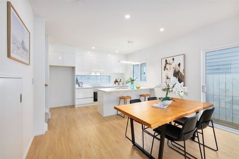 Photo of property in 3d Kingdale Road, Henderson, Auckland, 0610