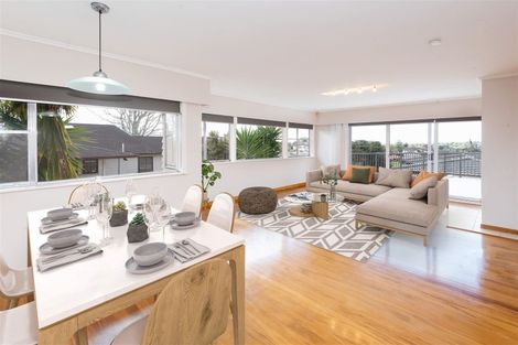 Photo of property in 68 Bradbury Road, Botany Downs, Auckland, 2010