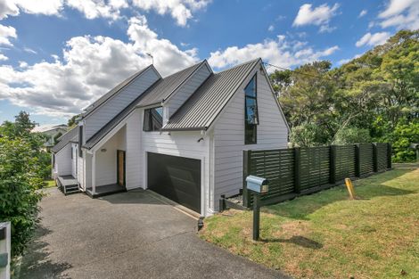 Photo of property in 12 Twin Wharf Road, Herald Island, Auckland, 0618