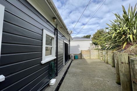 Photo of property in 53 Sutherland Road, Melrose, Wellington, 6023