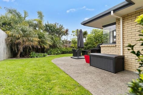 Photo of property in 25 Black Teal Close, Unsworth Heights, Auckland, 0632