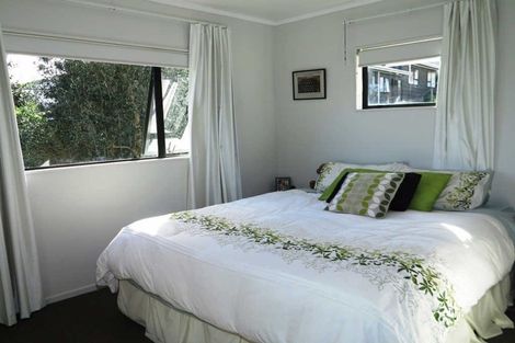 Photo of property in 2/29 Beaudine Avenue, Glenfield, Auckland, 0629