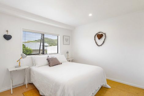 Photo of property in 1 Moana Drive, Mahia, 4198