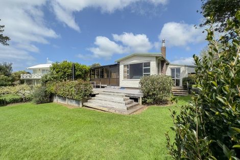 Photo of property in 107 Howard Road, Orere Point, Papakura, 2585