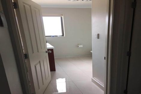 Photo of property in 2/26a Dallinghoe Crescent, Milford, Auckland, 0620