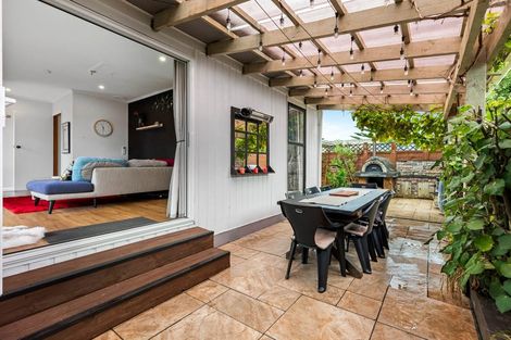 Photo of property in 2/57 Solar Road, Glen Eden, Auckland, 0602