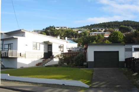 Photo of property in 120 Marine Parade, Bluff, 9814