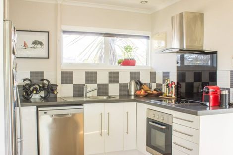 Photo of property in 2/49 Archers Road, Hillcrest, Auckland, 0629