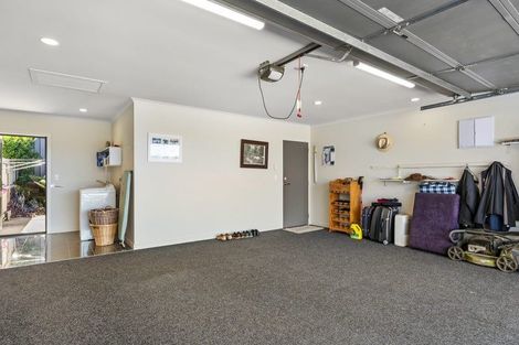 Photo of property in Waterview Estate, 1/4 Greystone Place, Omokoroa, 3114