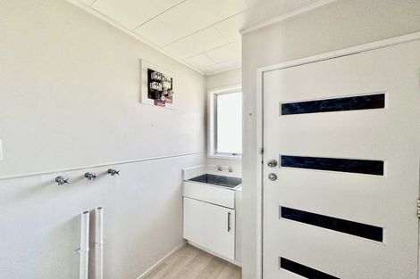 Photo of property in 13 Carbery Place, Manurewa, Auckland, 2102