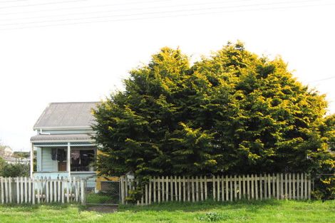 Photo of property in 69 Queen Street, Waitara, 4320