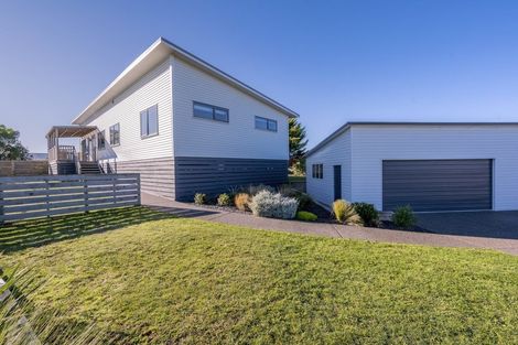 Photo of property in 10 Sylvia Way, Te Horo Beach, Otaki, 5581