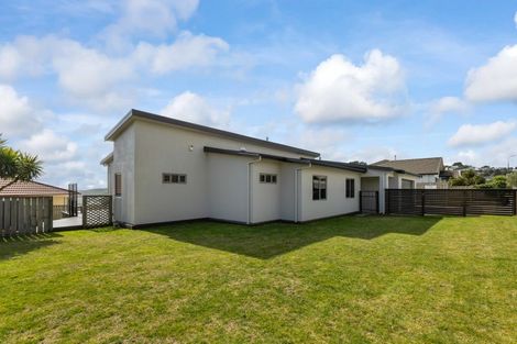 Photo of property in 1 Greenstone Place, Aotea, Porirua, 5024