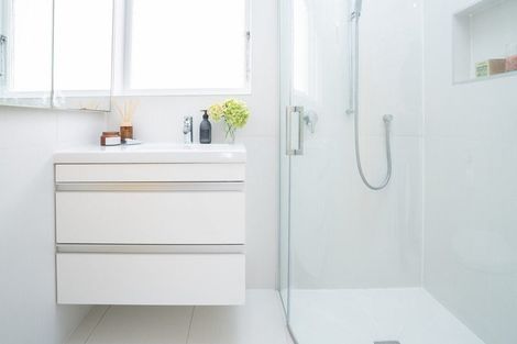 Photo of property in 16 Hawker Street, Mount Victoria, Wellington, 6011