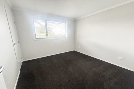 Photo of property in 5 Rewarewa Way, Timberlea, Upper Hutt, 5018