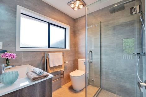 Photo of property in 14 Rhinevale Close, Henderson, Auckland, 0612