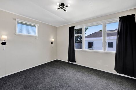 Photo of property in 1a Robbins Crescent, Hawera, 4610