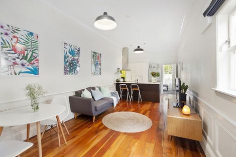 Photo of property in 27 Edinburgh Terrace, Berhampore, Wellington, 6023