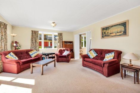 Photo of property in 11 Zande Terrace, Tawa, Wellington, 5028