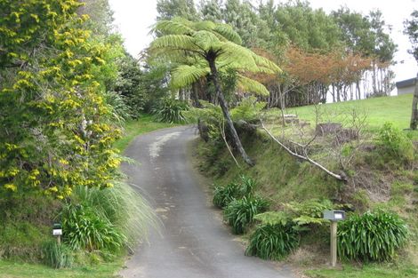 Photo of property in 100 Seaview Road, Westown, New Plymouth, 4310