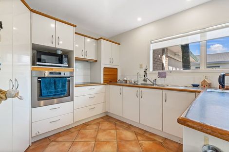 Photo of property in 723b Te Atatu Road, Te Atatu Peninsula, Auckland, 0610