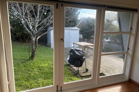 Photo of property in 15 Napier Street, Karaka Bays, Wellington, 6022