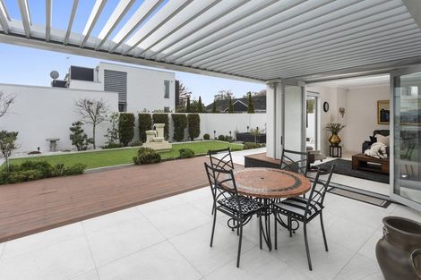 Photo of property in 11 Roa Road, Fendalton, Christchurch, 8041