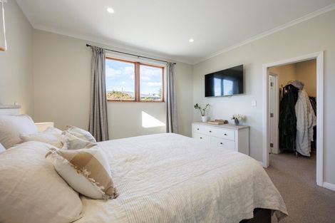 Photo of property in 49 Meeanee Road, Taradale, Napier, 4112