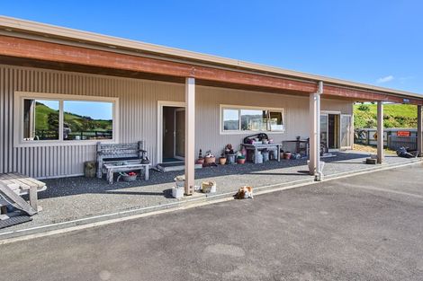 Photo of property in 132 Bing Lucas Drive, Tawa, Wellington, 5028