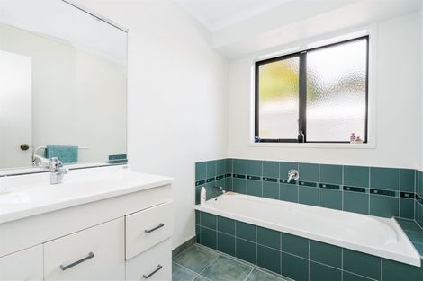 Photo of property in 3 Mcainch Place, Te Kamo, Whangarei, 0112