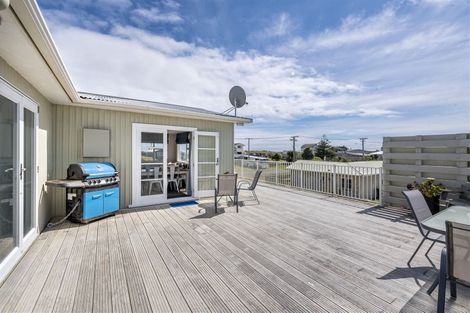 Photo of property in 35 Marine Parade South, Foxton Beach, Foxton, 4815