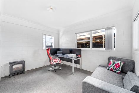 Photo of property in 69 Wade River Road, Stanmore Bay, Whangaparaoa, 0932