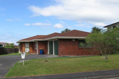 Photo of property in 10 Darlington Place, Glendene, Auckland, 0602