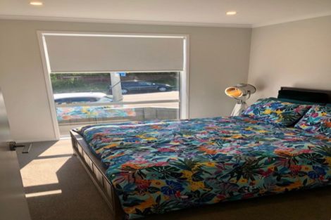 Photo of property in 1b Pavola Grove, Glenfield, Auckland, 0629