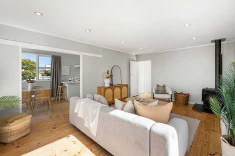 Photo of property in 897 East Coast Road, Northcross, Auckland, 0632