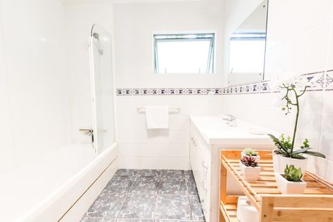 Photo of property in 18a Esmeralda Avenue, Avondale, Auckland, 1026