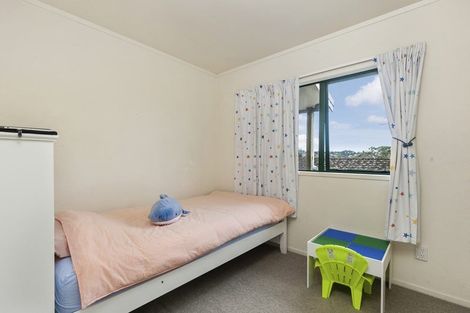 Photo of property in 10 Totaravale Drive, Totara Vale, Auckland, 0629