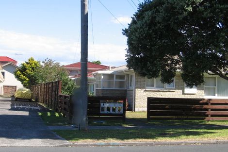 Photo of property in 2/24 Bute Road, Browns Bay, Auckland, 0630